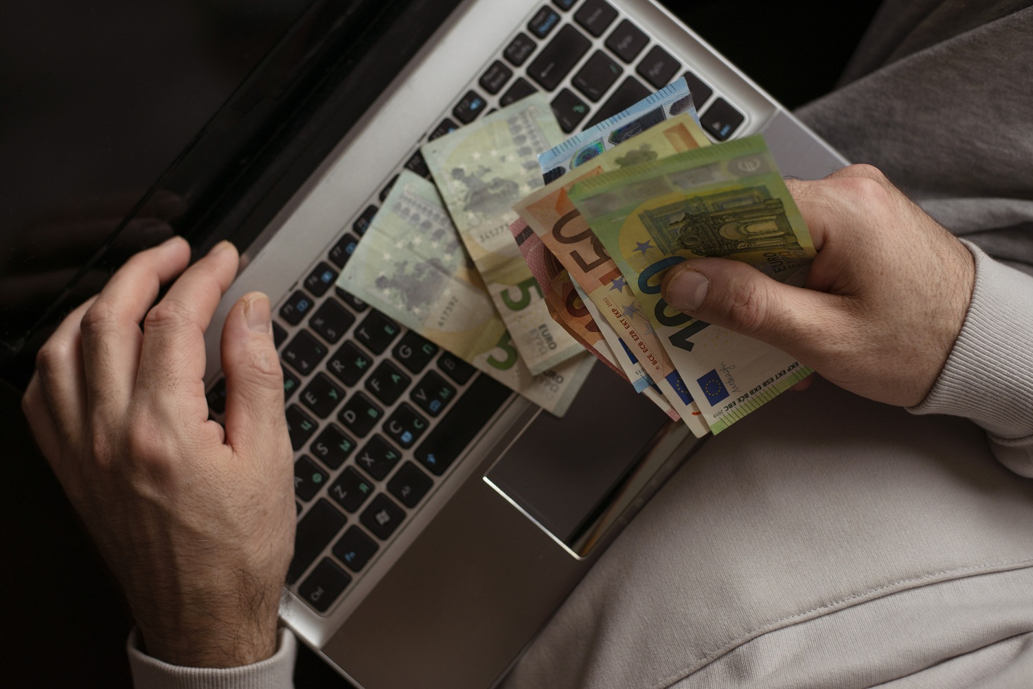 CASINO CASHBACK: BONUS, PŘI KTERÉM DOSTANETE PENÍZE NA HERNÍ ÚČET