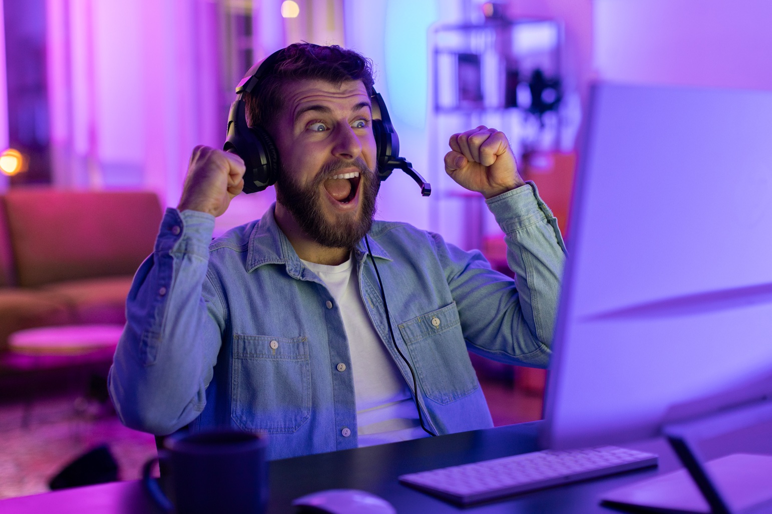 JAK VYHRÁT JACKPOT V CASINU? TIPY, DRUHY, KDE HRÁT